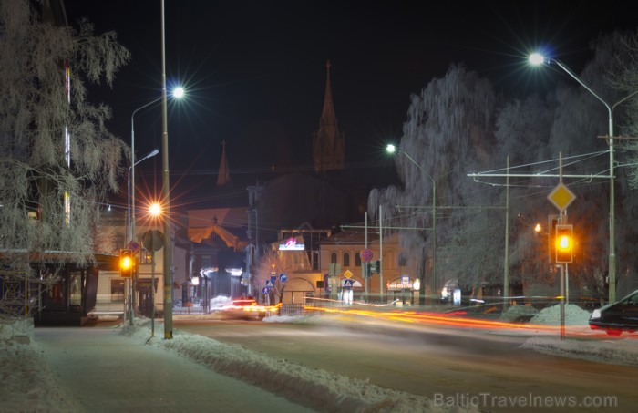 Liepāja šogad pārsteidz īpaši, pilsētā var atrast gan milzu piparkūkas un adventes vainagu, gan svētku tramvaju, kā arī iedzīvotāji un viesi tiek aici Liepāja šogad pārsteidz īpaši, pilsētā var atrast gan milzu piparkūkas un adventes vainagu, gan svētku tramvaju, kā arī iedzīvotāji un viesi tiek aici 86494