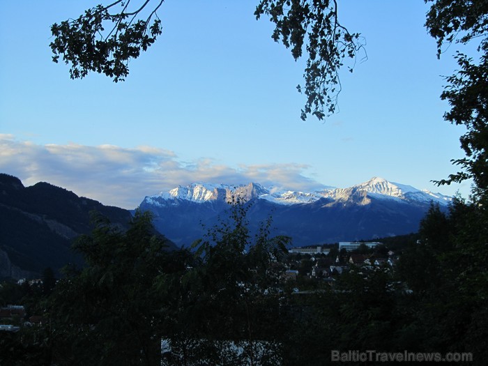 Šveices DA daļā atrodas vecākā Šveices pilsēta un kantona Graubünden galvaspilsēta - Chur. www.myswitzerland.com Šveices DA daļā atrodas vecākā Šveices pilsēta un kantona Graubünden galvaspilsēta - Chur. www.myswitzerland.com 87601