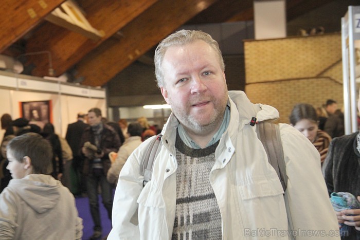 Liels grāmatu draugs ir demogrāfs Ilmārs Mežs, kurš uz grāmatu apmaiņu ir atnesis 2 lielus saiņu grāmatu Liels grāmatu draugs ir demogrāfs Ilmārs Mežs, kurš uz grāmatu apmaiņu ir atnesis 2 lielus saiņu grāmatu 89066