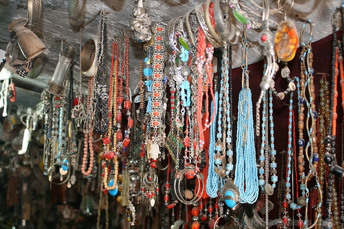 Medenina ir Tunisijas pilsēta, uz kuru ceļotāji dodas brīnumaino panorāmu meklējumos. Te var atrast berberu un romiešu kultūru pieminekļus. Šodien ied Medenina ir Tunisijas pilsēta, uz kuru ceļotāji dodas brīnumaino panorāmu meklējumos. Te var atrast berberu un romiešu kultūru pieminekļus. Šodien ied 90320