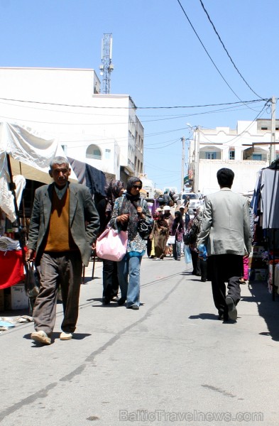 Medenina ir Tunisijas pilsēta, uz kuru ceļotāji dodas brīnumaino panorāmu meklējumos. Te var atrast berberu un romiešu kultūru pieminekļus. Šodien ied Medenina ir Tunisijas pilsēta, uz kuru ceļotāji dodas brīnumaino panorāmu meklējumos. Te var atrast berberu un romiešu kultūru pieminekļus. Šodien ied 90326