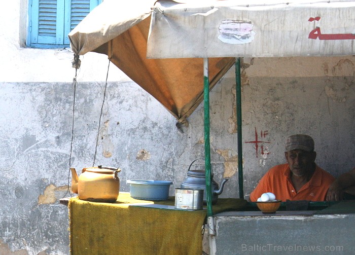 Medenina ir Tunisijas pilsēta, uz kuru ceļotāji dodas brīnumaino panorāmu meklējumos. Te var atrast berberu un romiešu kultūru pieminekļus. Šodien ied Medenina ir Tunisijas pilsēta, uz kuru ceļotāji dodas brīnumaino panorāmu meklējumos. Te var atrast berberu un romiešu kultūru pieminekļus. Šodien ied 90331