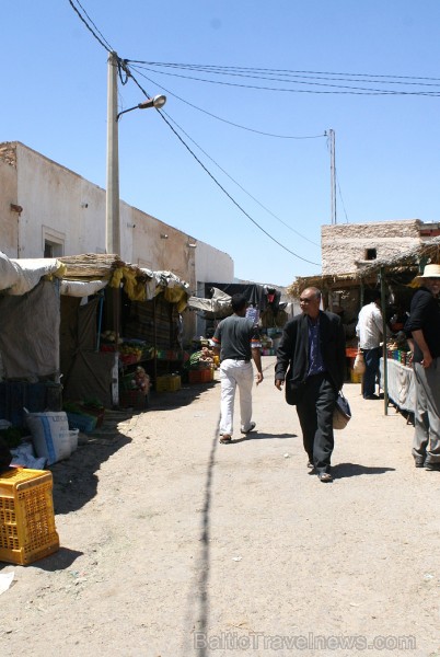Medenina ir Tunisijas pilsēta, uz kuru ceļotāji dodas brīnumaino panorāmu meklējumos. Te var atrast berberu un romiešu kultūru pieminekļus. Šodien ied Medenina ir Tunisijas pilsēta, uz kuru ceļotāji dodas brīnumaino panorāmu meklējumos. Te var atrast berberu un romiešu kultūru pieminekļus. Šodien ied 90334