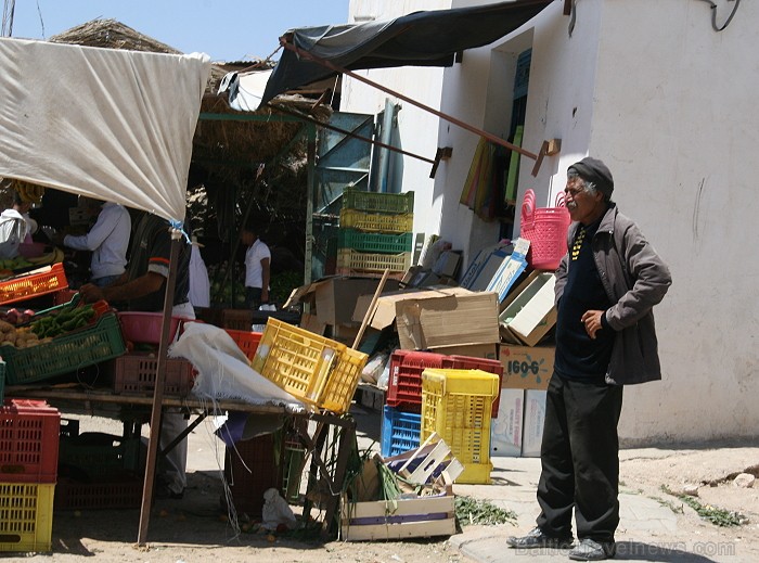 Medenina ir Tunisijas pilsēta, uz kuru ceļotāji dodas brīnumaino panorāmu meklējumos. Te var atrast berberu un romiešu kultūru pieminekļus. Šodien ied Medenina ir Tunisijas pilsēta, uz kuru ceļotāji dodas brīnumaino panorāmu meklējumos. Te var atrast berberu un romiešu kultūru pieminekļus. Šodien ied 90335