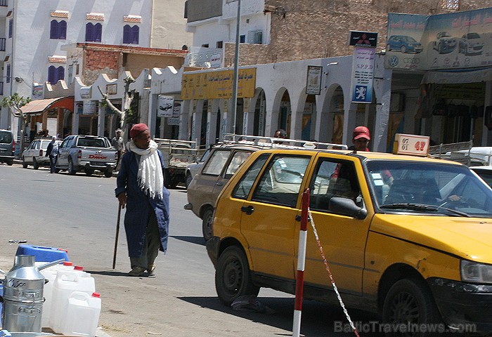Medenina ir Tunisijas pilsēta, uz kuru ceļotāji dodas brīnumaino panorāmu meklējumos. Te var atrast berberu un romiešu kultūru pieminekļus. Šodien ied Medenina ir Tunisijas pilsēta, uz kuru ceļotāji dodas brīnumaino panorāmu meklējumos. Te var atrast berberu un romiešu kultūru pieminekļus. Šodien ied 90344