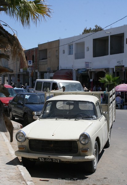 Medenina ir Tunisijas pilsēta, uz kuru ceļotāji dodas brīnumaino panorāmu meklējumos. Te var atrast berberu un romiešu kultūru pieminekļus. Šodien ied Medenina ir Tunisijas pilsēta, uz kuru ceļotāji dodas brīnumaino panorāmu meklējumos. Te var atrast berberu un romiešu kultūru pieminekļus. Šodien ied 90347