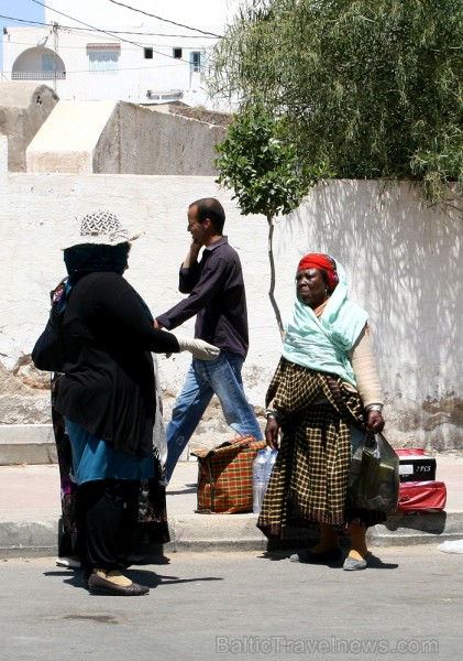 Medenina ir Tunisijas pilsēta, uz kuru ceļotāji dodas brīnumaino panorāmu meklējumos. Te var atrast berberu un romiešu kultūru pieminekļus. Šodien ied Medenina ir Tunisijas pilsēta, uz kuru ceļotāji dodas brīnumaino panorāmu meklējumos. Te var atrast berberu un romiešu kultūru pieminekļus. Šodien ied 90349