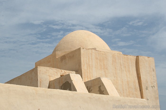 Ghazi Mustapha Fort ir nozīmīgs tūrisma objekts Džerbas salā (Tunisija). Tas tika celts 15.gds., kad sultāns Abu Fares gatavojās cīņai pret spāņu kara Ghazi Mustapha Fort ir nozīmīgs tūrisma objekts Džerbas salā (Tunisija). Tas tika celts 15.gds., kad sultāns Abu Fares gatavojās cīņai pret spāņu kara 90358