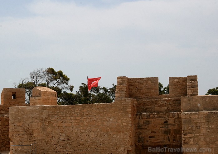 Ghazi Mustapha Fort ir nozīmīgs tūrisma objekts Džerbas salā (Tunisija). Tas tika celts 15.gds., kad sultāns Abu Fares gatavojās cīņai pret spāņu kara Ghazi Mustapha Fort ir nozīmīgs tūrisma objekts Džerbas salā (Tunisija). Tas tika celts 15.gds., kad sultāns Abu Fares gatavojās cīņai pret spāņu kara 90362