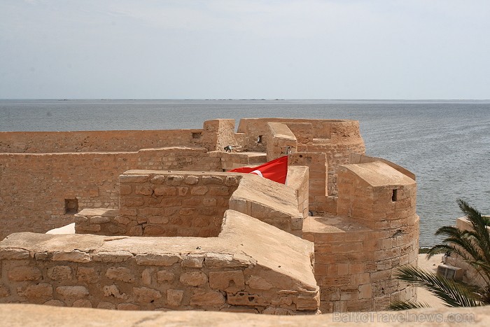 Ghazi Mustapha Fort ir nozīmīgs tūrisma objekts Džerbas salā (Tunisija). Tas tika celts 15.gds., kad sultāns Abu Fares gatavojās cīņai pret spāņu kara Ghazi Mustapha Fort ir nozīmīgs tūrisma objekts Džerbas salā (Tunisija). Tas tika celts 15.gds., kad sultāns Abu Fares gatavojās cīņai pret spāņu kara 90364