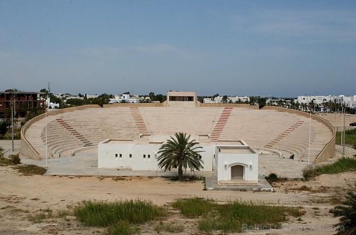 Ghazi Mustapha Fort ir nozīmīgs tūrisma objekts Džerbas salā (Tunisija). Tas tika celts 15.gds., kad sultāns Abu Fares gatavojās cīņai pret spāņu kara Ghazi Mustapha Fort ir nozīmīgs tūrisma objekts Džerbas salā (Tunisija). Tas tika celts 15.gds., kad sultāns Abu Fares gatavojās cīņai pret spāņu kara 90367
