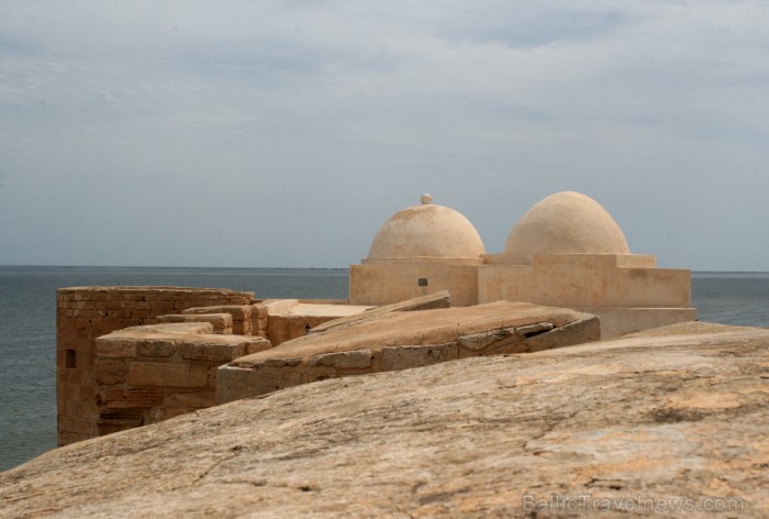 Ghazi Mustapha Fort ir nozīmīgs tūrisma objekts Džerbas salā (Tunisija). Tas tika celts 15.gds., kad sultāns Abu Fares gatavojās cīņai pret spāņu kara Ghazi Mustapha Fort ir nozīmīgs tūrisma objekts Džerbas salā (Tunisija). Tas tika celts 15.gds., kad sultāns Abu Fares gatavojās cīņai pret spāņu kara 90368