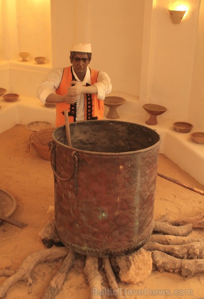 Guellala ciematā (Džerba, Tunisija) atrodas etnogrāfijas muzejs. Te var iepazīt Tunisijas tautas vēsturi: tradīcijas, paražas, kāzu rituālus, bērna pi Guellala ciematā (Džerba, Tunisija) atrodas etnogrāfijas muzejs. Te var iepazīt Tunisijas tautas vēsturi: tradīcijas, paražas, kāzu rituālus, bērna pi 90432