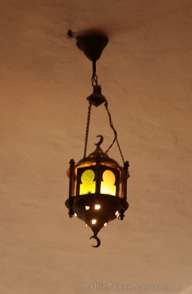 Guellala ciematā (Džerba, Tunisija) atrodas etnogrāfijas muzejs. Te var iepazīt Tunisijas tautas vēsturi: tradīcijas, paražas, kāzu rituālus, bērna pi Guellala ciematā (Džerba, Tunisija) atrodas etnogrāfijas muzejs. Te var iepazīt Tunisijas tautas vēsturi: tradīcijas, paražas, kāzu rituālus, bērna pi 90437