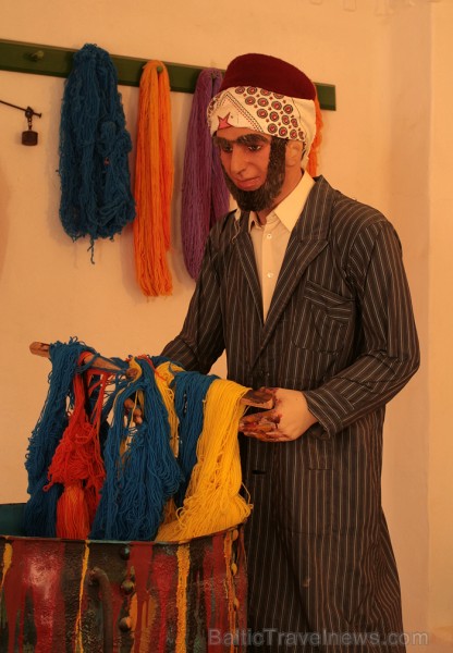 Guellala ciematā (Džerba, Tunisija) atrodas etnogrāfijas muzejs. Te var iepazīt Tunisijas tautas vēsturi: tradīcijas, paražas, kāzu rituālus, bērna pi Guellala ciematā (Džerba, Tunisija) atrodas etnogrāfijas muzejs. Te var iepazīt Tunisijas tautas vēsturi: tradīcijas, paražas, kāzu rituālus, bērna pi 90439