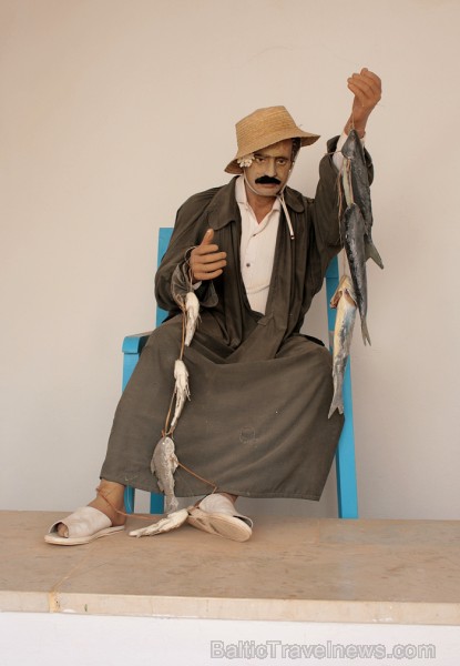 Guellala ciematā (Džerba, Tunisija) atrodas etnogrāfijas muzejs. Te var iepazīt Tunisijas tautas vēsturi: tradīcijas, paražas, kāzu rituālus, bērna pi Guellala ciematā (Džerba, Tunisija) atrodas etnogrāfijas muzejs. Te var iepazīt Tunisijas tautas vēsturi: tradīcijas, paražas, kāzu rituālus, bērna pi 90446
