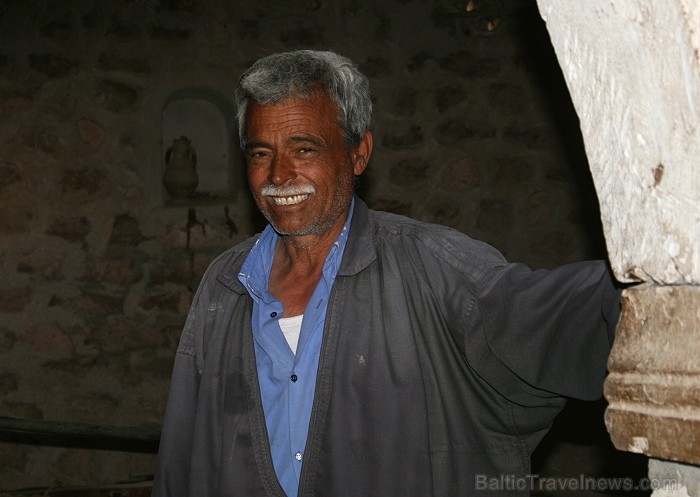 Guellala ciematā (Džerba, Tunisija) atrodas etnogrāfijas muzejs. Te var iepazīt Tunisijas tautas vēsturi: tradīcijas, paražas, kāzu rituālus, bērna pi Guellala ciematā (Džerba, Tunisija) atrodas etnogrāfijas muzejs. Te var iepazīt Tunisijas tautas vēsturi: tradīcijas, paražas, kāzu rituālus, bērna pi 90452