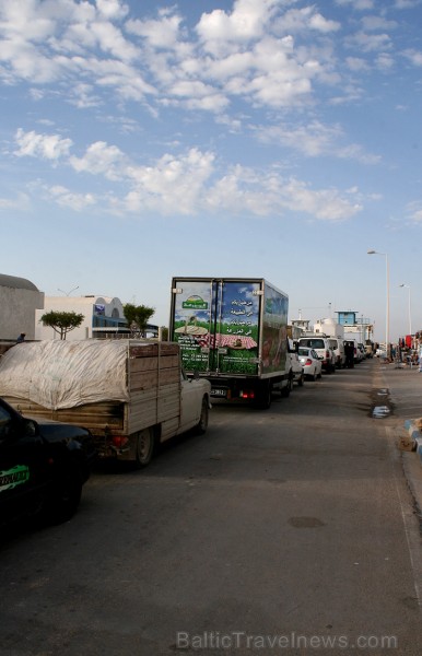 Pēc viesošanās uz Tunisijas lielākās salas Džerba, no Ajim ostas ar prāmji dodamies atpakaļ uz kontinentu, lai turpinātu apceļot dienvidu Tunisiju. Nā Pēc viesošanās uz Tunisijas lielākās salas Džerba, no Ajim ostas ar prāmji dodamies atpakaļ uz kontinentu, lai turpinātu apceļot dienvidu Tunisiju. Nā 90458
