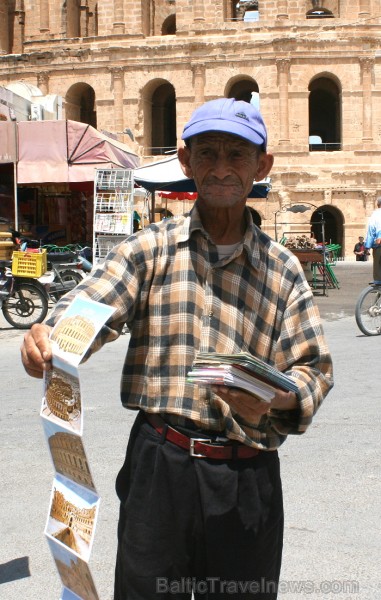 Mazā Tunisijas pilsētā El-Jem atrodas liels un slavens kolizejs. Tas tika uzcelts pirms 1800 gadiem. Tieši šajā kolizejā tika uzņemta slavena Holivuda Mazā Tunisijas pilsētā El-Jem atrodas liels un slavens kolizejs. Tas tika uzcelts pirms 1800 gadiem. Tieši šajā kolizejā tika uzņemta slavena Holivuda 90478