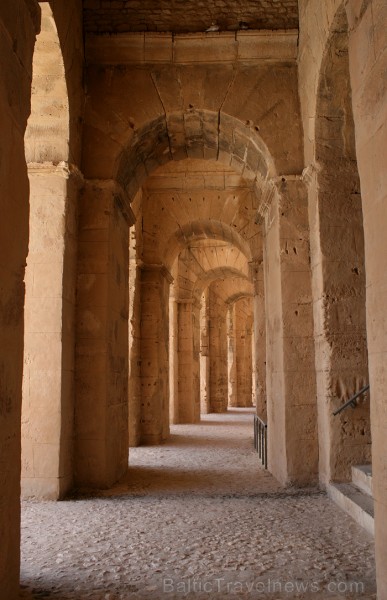 Mazā Tunisijas pilsētā El-Jem atrodas liels un slavens kolizejs. Tas tika uzcelts pirms 1800 gadiem. Tieši šajā kolizejā tika uzņemta slavena Holivuda Mazā Tunisijas pilsētā El-Jem atrodas liels un slavens kolizejs. Tas tika uzcelts pirms 1800 gadiem. Tieši šajā kolizejā tika uzņemta slavena Holivuda 90494