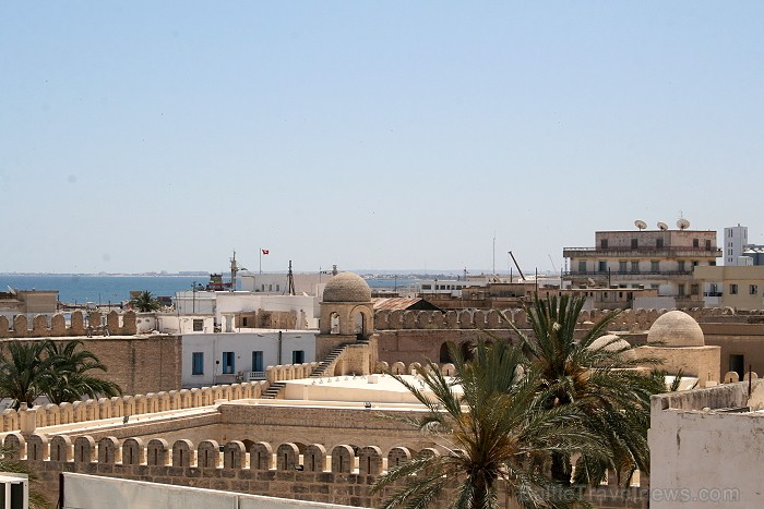 Susa ir Tunisijas trešā lielākā pilsēta. Tās vecpilsēta atrodas aiz 2 km garas aizsargsienas, kura tika uzcelta 859. gadā. Vecpilsēta ir iekļauta UNES Susa ir Tunisijas trešā lielākā pilsēta. Tās vecpilsēta atrodas aiz 2 km garas aizsargsienas, kura tika uzcelta 859. gadā. Vecpilsēta ir iekļauta UNES 90718