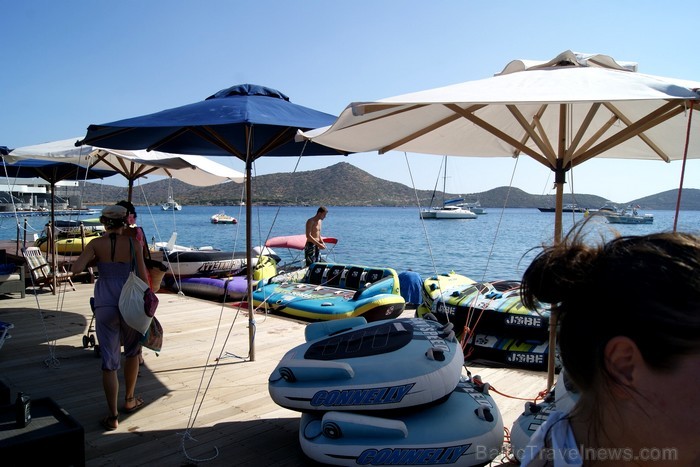Krētas greznais kūrorts Elunda piedāvā dažādas atrakcijas uz ūdens gan ģimenēm ar bērniem, gan adrenalīna cienītājiem www.visitgreece.gr Krētas greznais kūrorts Elunda piedāvā dažādas atrakcijas uz ūdens gan ģimenēm ar bērniem, gan adrenalīna cienītājiem www.visitgreece.gr 91046
