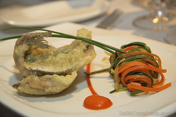 Otrais pamatēdiens: Baltijas reņģītes kraukšķīgā tempura mīklā ar tradicionālo dārzeņu šifonādi + alus izvēle - Užavas alus Otrais pamatēdiens: Baltijas reņģītes kraukšķīgā tempura mīklā ar tradicionālo dārzeņu šifonādi + alus izvēle - Užavas alus
