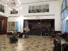 Viesnīcu restorānos un bāros brīvi var iegādāties alkoholiskos dzērienus, taču izņēmums esot Ramadana laiks, kad arī viesiem tiek lūgts respektēt viet 23