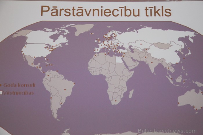 Ārlietu ministrijas Ārējo ekonomisko sakaru veicināšanas nodaļas vadītājs Rūdolfs Brēmanis ar referātu - «Ārlietu ministrijas un vēstniecību loma un i 93225