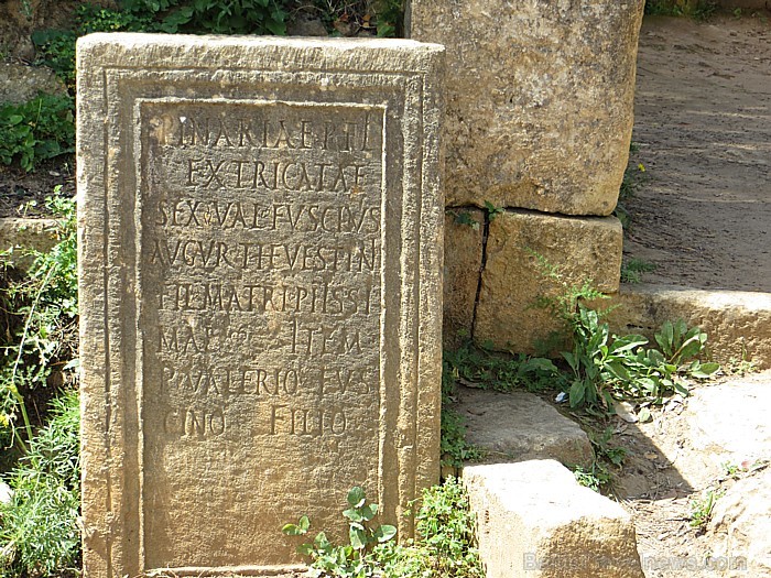 Vēstījumi akmenī kalti 93294