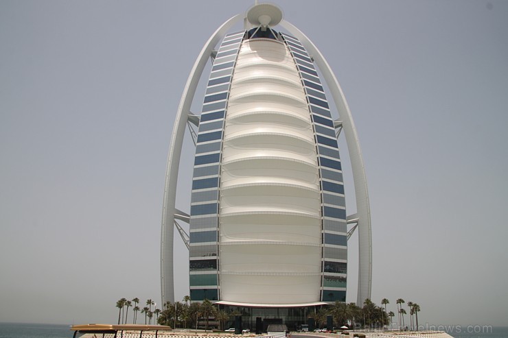 Travelnews.lv apmeklē pasaules populāro luksus viesnīcu Burj Al Arab, kas atrodas Dubaijā. Foto sponsors: www.GoAdventure.lv Travelnews.lv apmeklē pasaules populāro luksus viesnīcu Burj Al Arab, kas atrodas Dubaijā. Foto sponsors: www.GoAdventure.lv 94614