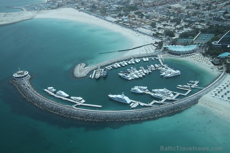 Travelnews.lv apmeklē pasaules populāro luksus viesnīcu Burj Al Arab, kas atrodas Dubaijā. Foto sponsors: www.GoAdventure.lv Travelnews.lv apmeklē pasaules populāro luksus viesnīcu Burj Al Arab, kas atrodas Dubaijā. Foto sponsors: www.GoAdventure.lv 94630