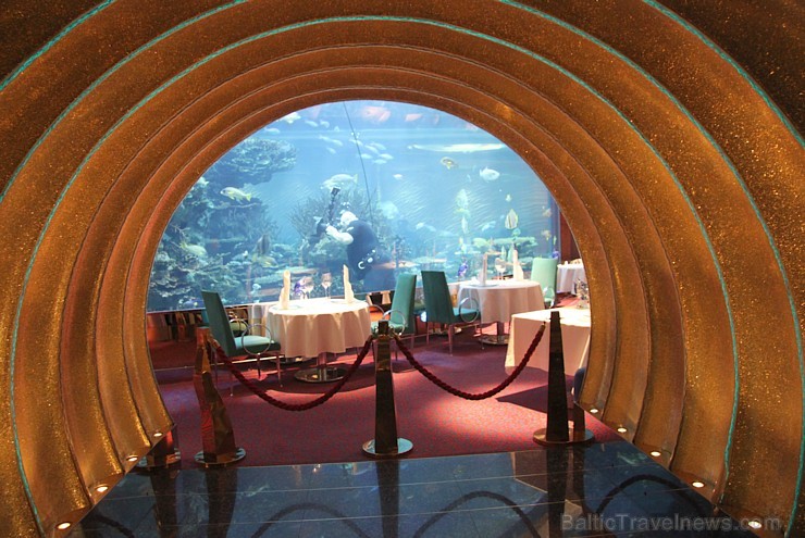 Travelnews.lv apmeklē pasaules populāro luksus viesnīcu Burj Al Arab, kas atrodas Dubaijā. Foto sponsors: www.GoAdventure.lv Travelnews.lv apmeklē pasaules populāro luksus viesnīcu Burj Al Arab, kas atrodas Dubaijā. Foto sponsors: www.GoAdventure.lv 94635