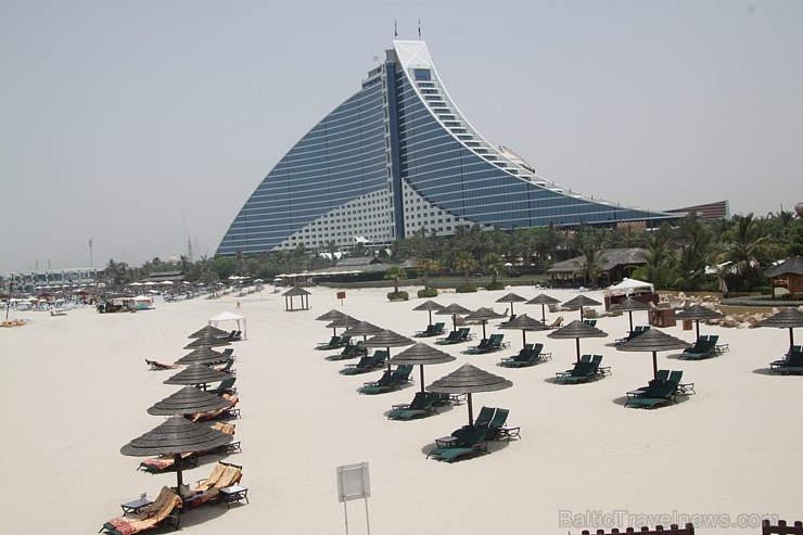 Travelnews.lv apmeklē pasaules populāro luksus viesnīcu Burj Al Arab, kas atrodas Dubaijā. Foto sponsors: www.GoAdventure.lv Travelnews.lv apmeklē pasaules populāro luksus viesnīcu Burj Al Arab, kas atrodas Dubaijā. Foto sponsors: www.GoAdventure.lv 94646