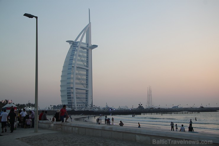 Travelnews.lv apmeklē pasaules populāro luksus viesnīcu Burj Al Arab, kas atrodas Dubaijā. Foto sponsors: www.GoAdventure.lv Travelnews.lv apmeklē pasaules populāro luksus viesnīcu Burj Al Arab, kas atrodas Dubaijā. Foto sponsors: www.GoAdventure.lv 94652