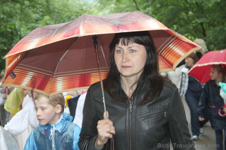 Tautas deju festivāls «Latvju bērni danci veda» Krāslavā 2013 ar lielkocenta «Pār Daugavu saulei roku deva» programmu. Foto sponsors: www.visitkraslav 94905