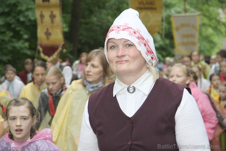 Tautas deju festivāls «Latvju bērni danci veda» Krāslavā 2013 ar lielkocenta «Pār Daugavu saulei roku deva» programmu. Foto sponsors: www.visitkraslav 94910