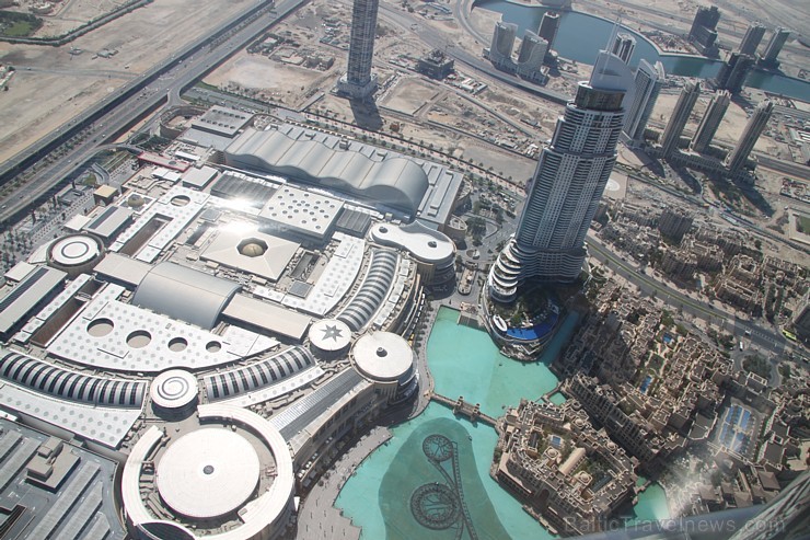 Skats no pasaules augstākās celtnes Burj Khalifa 124 stāva (pavisam 163 stāvi). Foto sponsors: www.goadventure.lv Skats no pasaules augstākās celtnes Burj Khalifa 124 stāva (pavisam 163 stāvi). Foto sponsors: www.goadventure.lv 95233