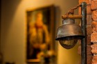 Interjerā modernais apvienots ar klasiskām vērtībām, senatnīgais sastopas ar mūsdienīgo. 10