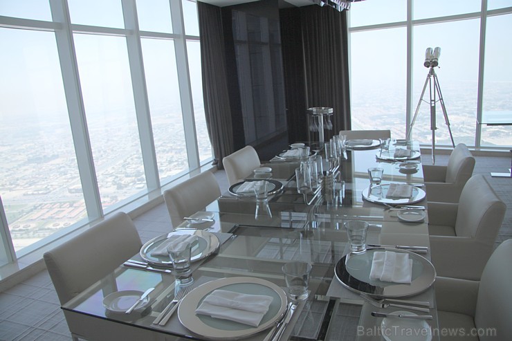 Travelnews.lv apmeklē pasaulē augstāko viesnīcu JW Marriott Marquis Hotel Dubai. Foto sponsors: www.goadventure.lv Travelnews.lv apmeklē pasaulē augstāko viesnīcu JW Marriott Marquis Hotel Dubai. Foto sponsors: www.goadventure.lv 95677