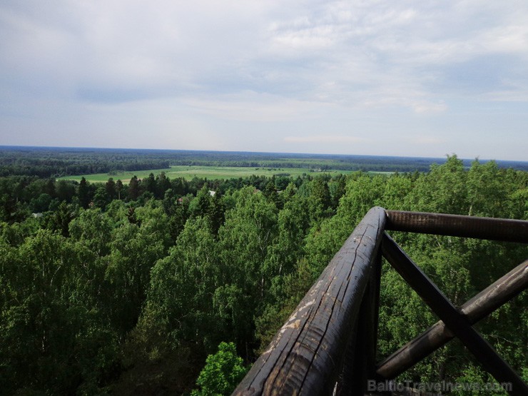 Labos laika apstāķļos iespējams saskatīt Pihtitsas Dievmātes aizmigšanas sieviešu klostera kupolus un Peipusa ezeru. Labos laika apstāķļos iespējams saskatīt Pihtitsas Dievmātes aizmigšanas sieviešu klostera kupolus un Peipusa ezeru. 95972