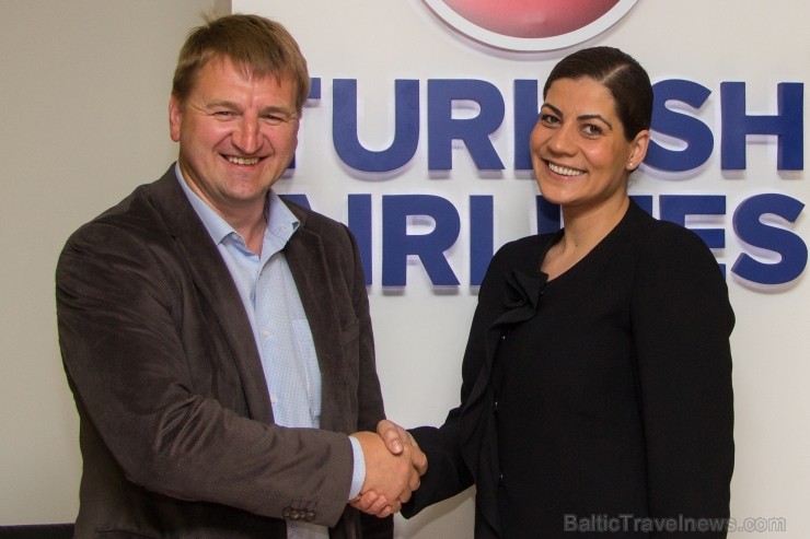 BalticTravelnews.com direktors Aivars Mackevičs un Turkish Airlines direktore Latvijā Aisegula Ozdemira (Ayşegül Özdemir). BalticTravelnews.com direktors Aivars Mackevičs un Turkish Airlines direktore Latvijā Aisegula Ozdemira (Ayşegül Özdemir). 96043