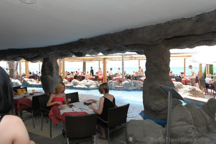 CRYSTAL SUNRISE QUEEN LUXURY RESORT & SPA 5* UAI (SIDE) – romantika restorānā. Foto sponsors: www.goadventure.lv CRYSTAL SUNRISE QUEEN LUXURY RESORT & SPA 5* UAI (SIDE) – romantika restorānā. Foto sponsors: www.goadventure.lv 96142