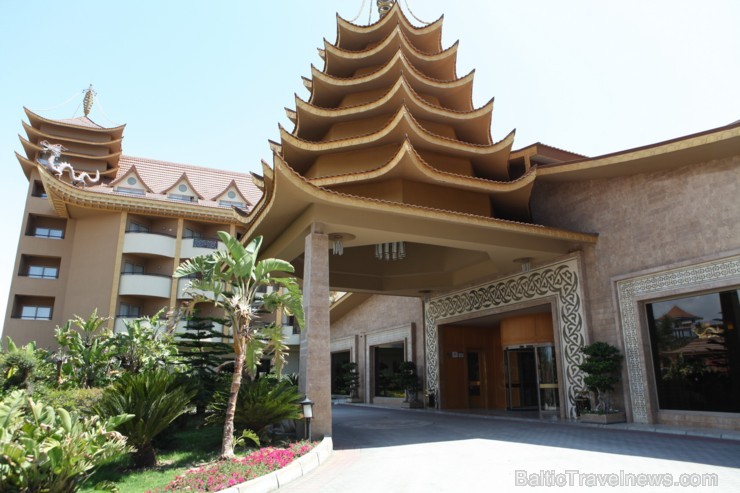 ROYAL DRAGON HOTEL 5* UAI (SIDE). Foto sponsors: www.goadventure.lv 96143