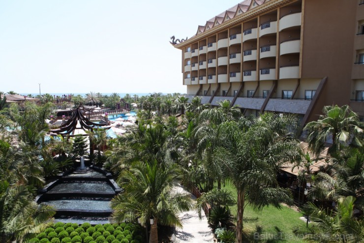 ROYAL DRAGON HOTEL 5* UAI (SIDE). Foto sponsors: www.goadventure.lv 96145