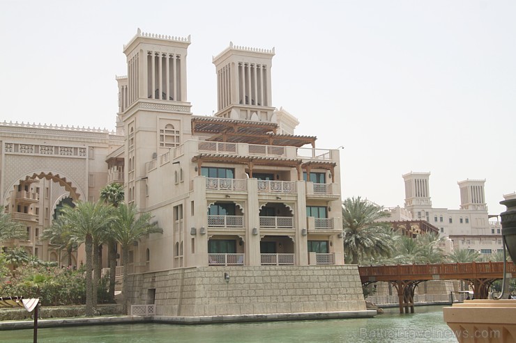 Travelnews.lv apmeklē greznu viesnīcu kompleksu Dubaijā - «Madinat Jumeirah Resort». Foto sponsors: www.GoAdventure.lv Travelnews.lv apmeklē greznu viesnīcu kompleksu Dubaijā - «Madinat Jumeirah Resort». Foto sponsors: www.GoAdventure.lv 96164