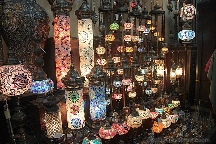 Travelnews.lv apmeklē greznu viesnīcu kompleksu Dubaijā - «Madinat Jumeirah Resort». Foto sponsors: www.GoAdventure.lv Travelnews.lv apmeklē greznu viesnīcu kompleksu Dubaijā - «Madinat Jumeirah Resort». Foto sponsors: www.GoAdventure.lv 96172