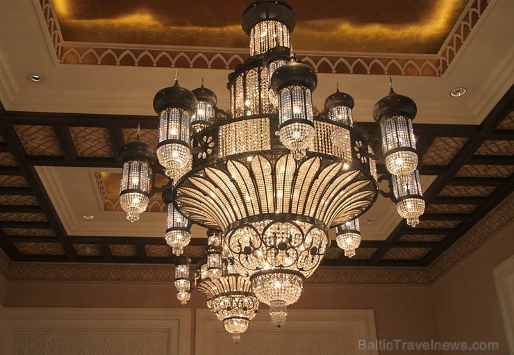 Travelnews.lv apmeklē greznu viesnīcu kompleksu Dubaijā - «Madinat Jumeirah Resort». Foto sponsors: www.GoAdventure.lv Travelnews.lv apmeklē greznu viesnīcu kompleksu Dubaijā - «Madinat Jumeirah Resort». Foto sponsors: www.GoAdventure.lv 96177