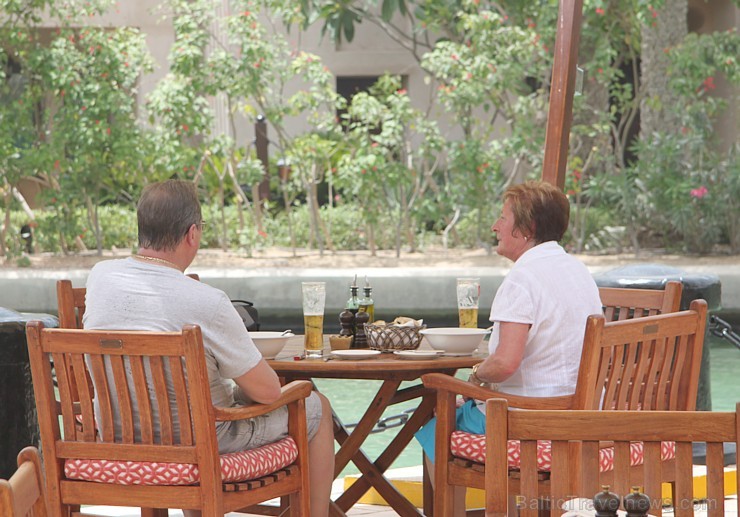 Travelnews.lv apmeklē greznu viesnīcu kompleksu Dubaijā - «Madinat Jumeirah Resort». Foto sponsors: www.GoAdventure.lv Travelnews.lv apmeklē greznu viesnīcu kompleksu Dubaijā - «Madinat Jumeirah Resort». Foto sponsors: www.GoAdventure.lv 96191