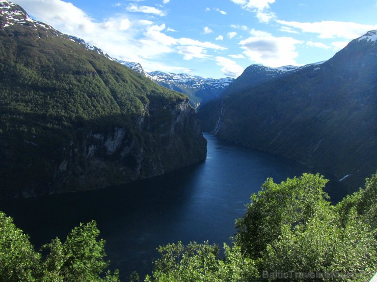 Geirangerfjords - UNESCO pasaules mantojuma saraksta objekts, kā arī viena no apmeklētākajām Norvēģijas tūrisma piesaistēm. Geirangerfjords - UNESCO pasaules mantojuma saraksta objekts, kā arī viena no apmeklētākajām Norvēģijas tūrisma piesaistēm. 96488